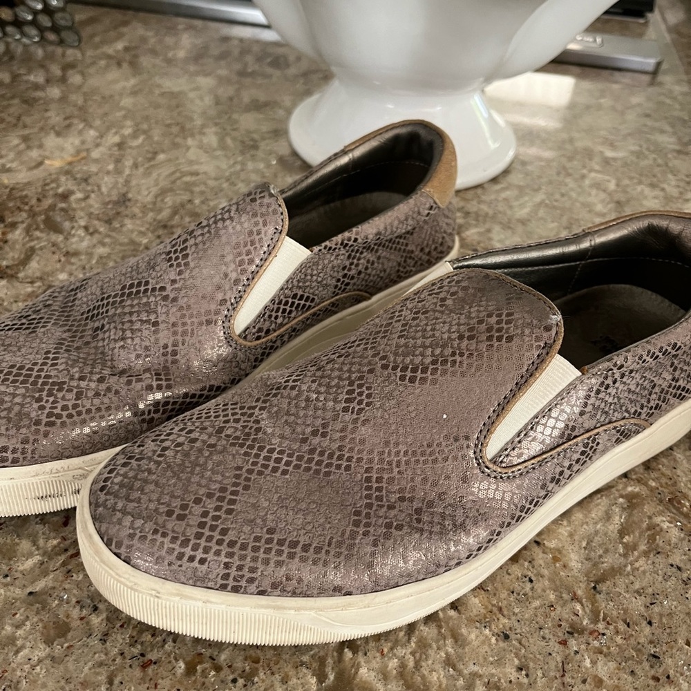 Johnston & Murphy snake skin slip on sneakers
